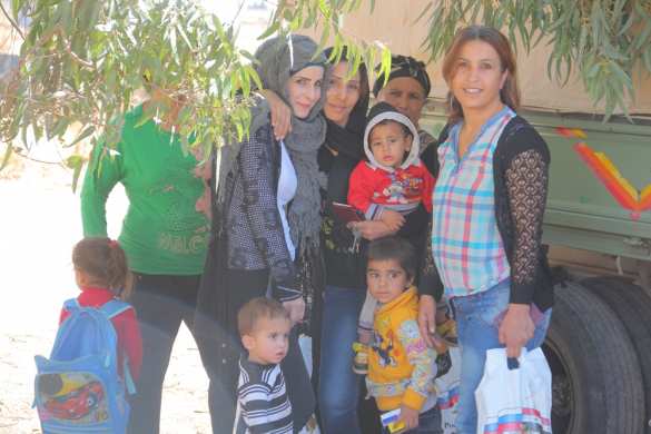 Впервые: Конвой Минобороны прибыл в подконтрольный боевикам анклав в Хомсе (ФОТО) | Русская весна