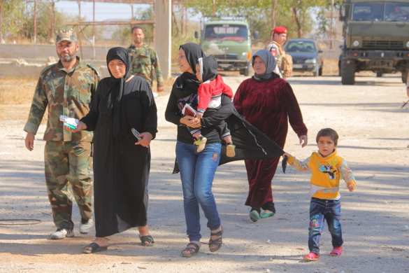 Впервые: Конвой Минобороны прибыл в подконтрольный боевикам анклав в Хомсе (ФОТО) | Русская весна