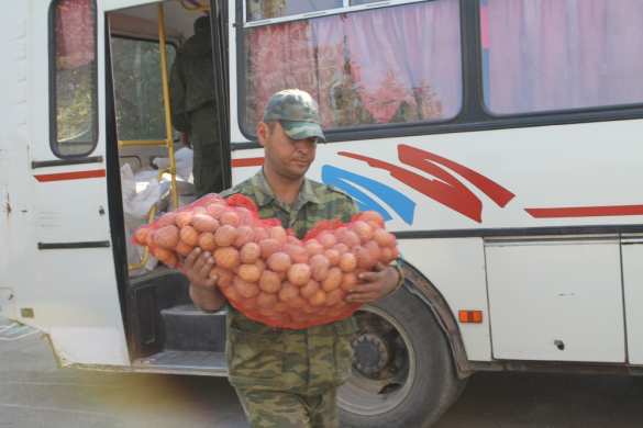 Армия ДНР и «Боевое братство» оказали гуманитарную помощь детским садам и семьям погибших бойцов (ФОТО, ВИДЕО) | Русская весна