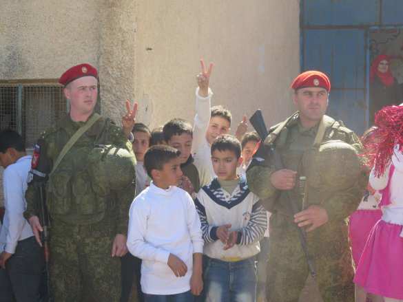 «Катюша» и «Полюшко-поле»: Сирийские красавицы и дети встретили российских военных песнями (+ВИДЕО, ФОТО) | Русская весна