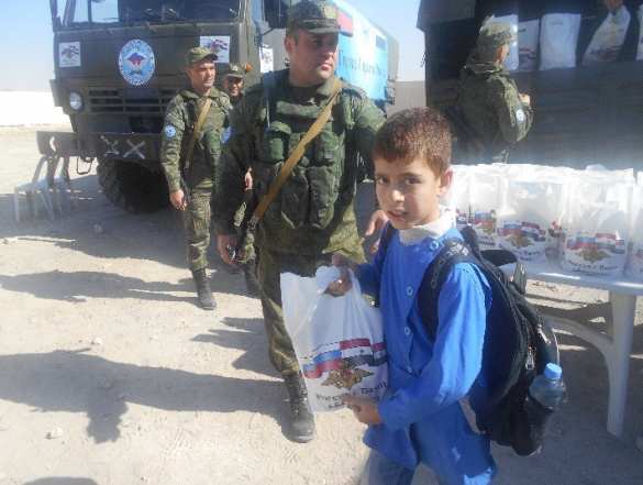 Трогательные кадры: Как освобождённые от боевиков сирийские дети радуются приезду российских военных (+ФОТО) | Русская весна