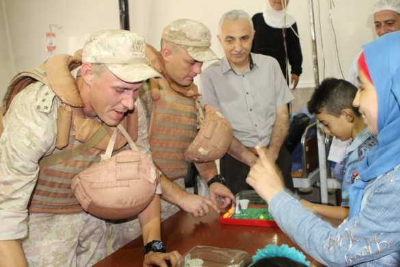 Трогательные кадры: Российские военные посетили тяжелобольных детей в Алеппо (ФОТО, ВИДЕО) | Русская весна