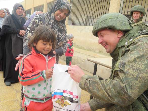 Российские военные прибыли в город сдавшихся боевиков (ФОТО) | Русская весна