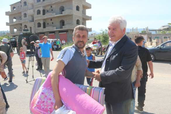 «Спасибо, Россия!» — арабские детишки устроили трогательную встречу российским военным (ФОТО) | Русская весна