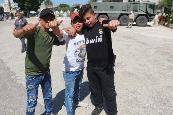 «Спасибо, Россия!» — арабские детишки устроили трогательную встречу российским военным (ФОТО) | Русская весна