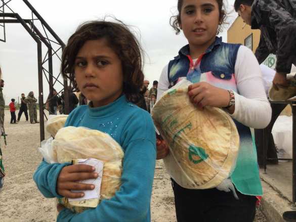 Трогательные кадры: Чеченцы и российские военные прибыли на помощь сирийцам, сбежавшим от боевиков Идлиба (ФОТО, ВИДЕО) | Русская весна