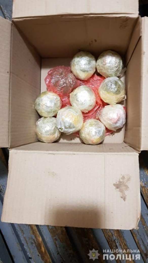 В Харькове в банке с салом нашли наркотики (ФОТО) | Русская весна