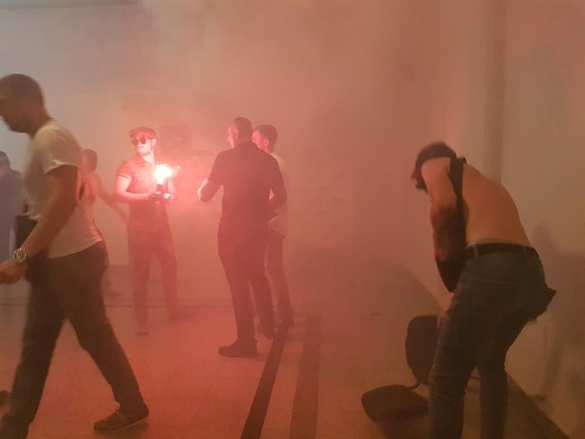 СРОЧНО: Беспорядки в Харькове: неонацисты прорвались в здание горсовета (ФОТО, ПРЯМОЙ ЭФИР) | Русская весна