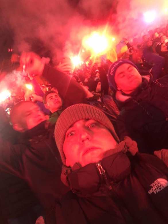 Фашизма нет? Украинские фанаты сожгли флаг Сербии на стадионе (ФОТО, ВИДЕО) | Русская весна