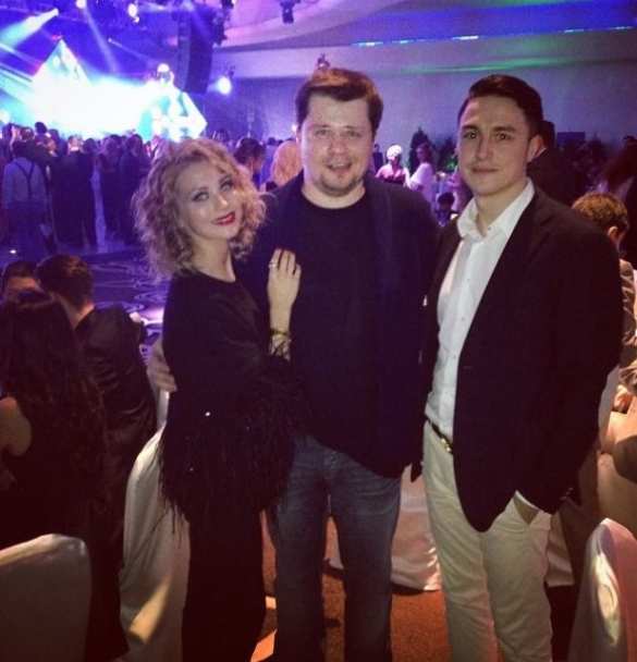 Украинский патриот Вакарчук ублажал на новогоднем корпоративе  российских олигархов в Майями | Русская весна