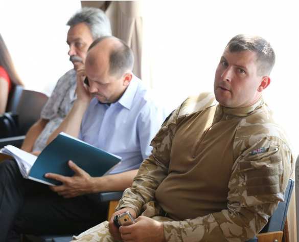 Главе херсонской Самообороны прямо на пресс-конференции «Где искать руку Путина?» вручили повестку о мобилизации (ВИДЕО, ФОТО) | Русская весна