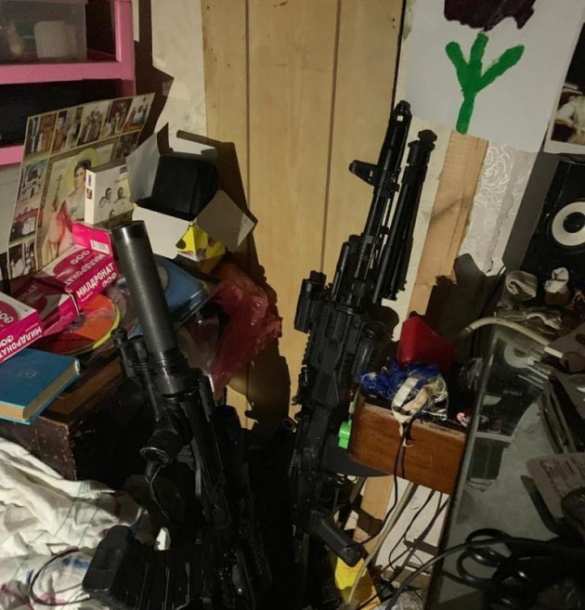 «Полковник ГРУ», педофилия и арсенал оружия: спецоперация под Петербургом (+ВИДЕО, ФОТО) | Русская весна