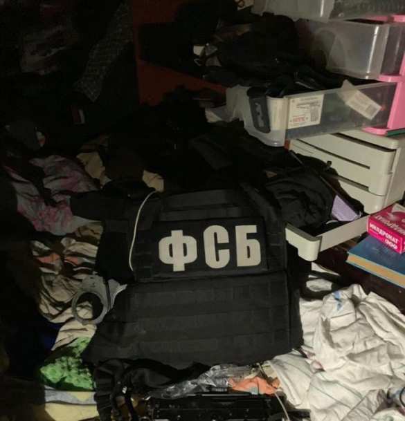 «Полковник ГРУ», педофилия и арсенал оружия: спецоперация под Петербургом (+ВИДЕО, ФОТО) | Русская весна