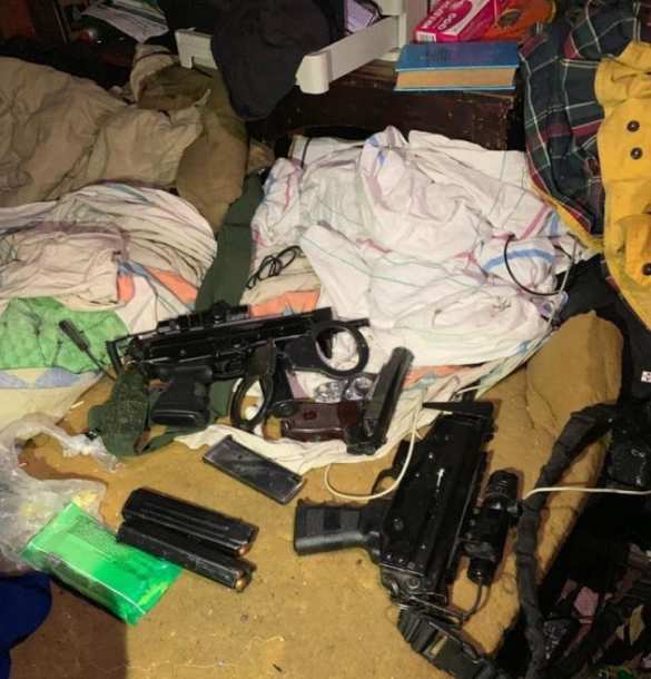 «Полковник ГРУ», педофилия и арсенал оружия: спецоперация под Петербургом (+ВИДЕО, ФОТО) | Русская весна