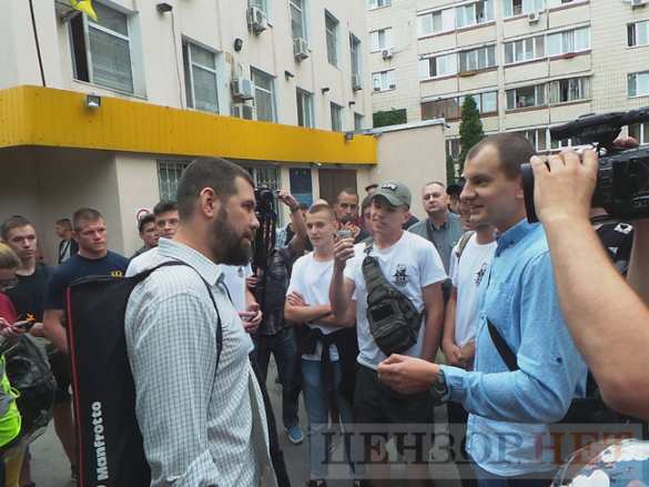 Киевский неонацист ударил известного журналиста (ФОТО, ВИДЕО) | Русская весна