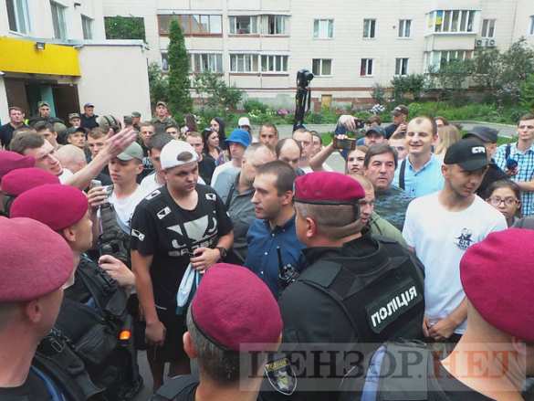 Киевский неонацист ударил известного журналиста (ФОТО, ВИДЕО) | Русская весна