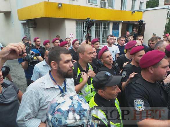 Киевский неонацист ударил известного журналиста (ФОТО, ВИДЕО) | Русская весна