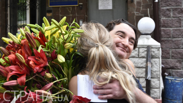 Главред «Страны.ua» вышел из СИЗО под залог (ФОТО) | Русская весна