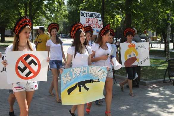 Харьков митингует: толпы фашистов против бесстрашных девушек, женщин и стариков (фото, видео) | Русская весна