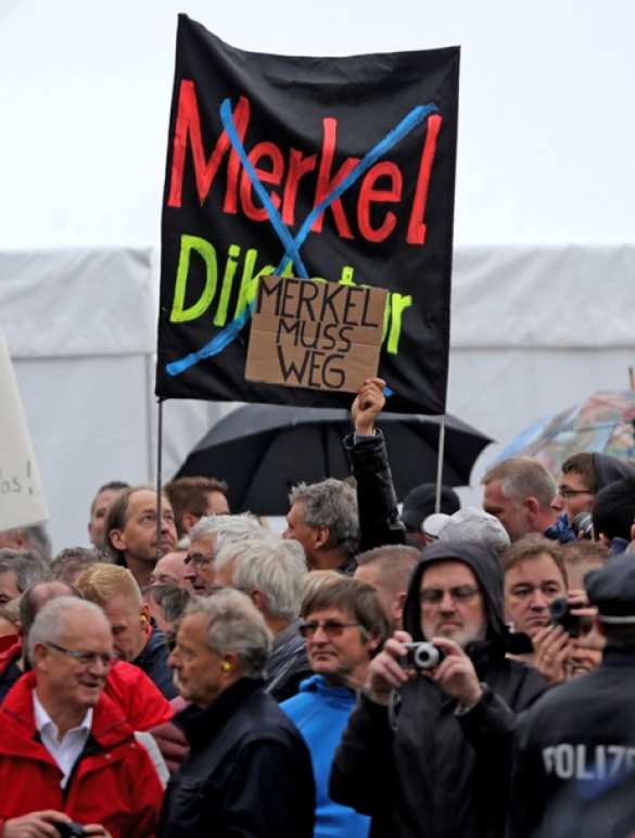«Меркель должна уйти!» — толпа освистала канцлера в Дрездене (ФОТО, ВИДЕО) | Русская весна