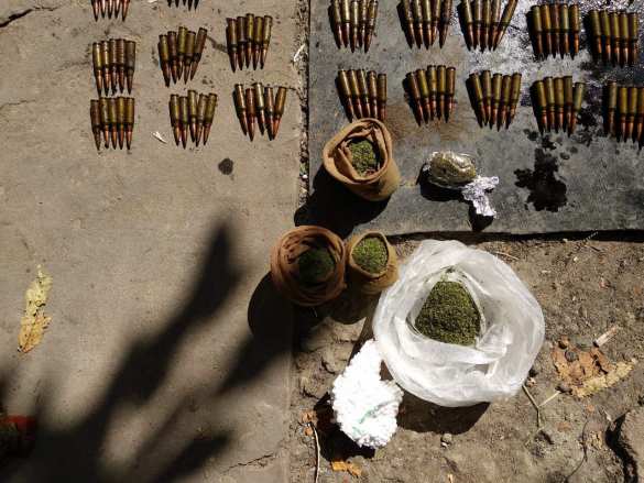 В ЛНР у местного жителя изъят арсенал с оружием и наркотики (ФОТО) | Русская весна