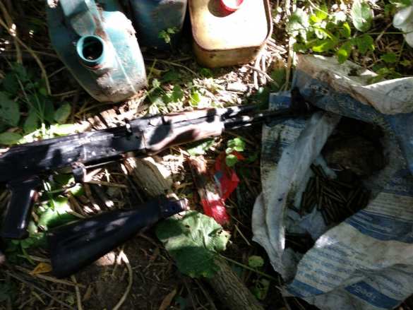 В ЛНР у местного жителя изъят арсенал с оружием и наркотики (ФОТО) | Русская весна