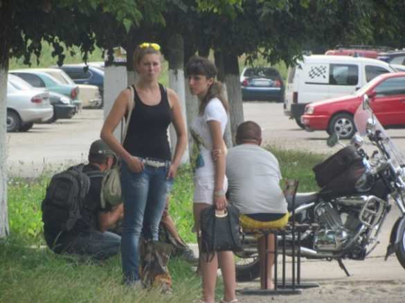 На Западной Украине продолжаются антивоенные протесты: на Ровенщине опять митинговали, в Ивано-Франковской области блокировали воинскую часть (видео) | Русская весна