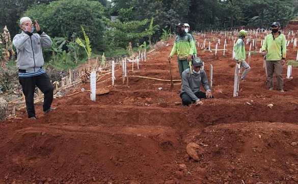 Ковид-диссидентов заставили копать могилы для умерших от инфекции (ФОТО) | Русская весна