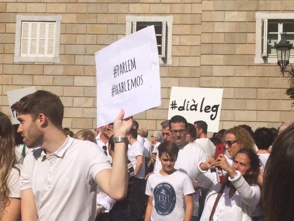 По всей Испании прошли митинги в поддержку мирных переговоров с Каталонией (ФОТО) | Русская весна
