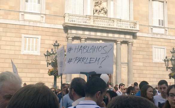 По всей Испании прошли митинги в поддержку мирных переговоров с Каталонией (ФОТО) | Русская весна