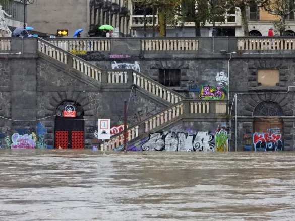 Францию и Италию затопило, есть жертвы (ФОТО, ВИДЕО) | Русская весна