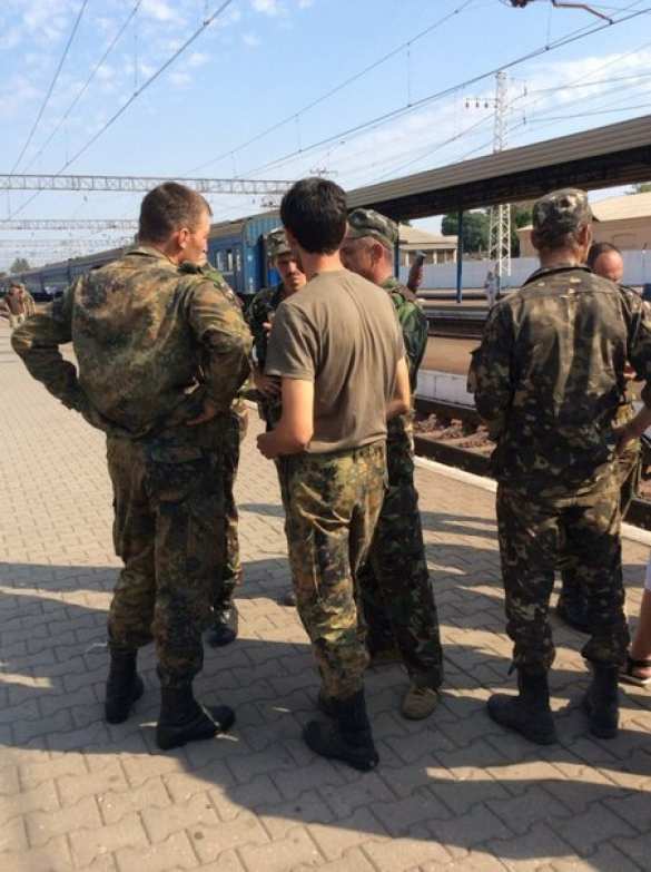 В Запорожье бастовавших солдат 24-й Яворивской бригады уговорили ехать под Харьков (фото) | Русская весна