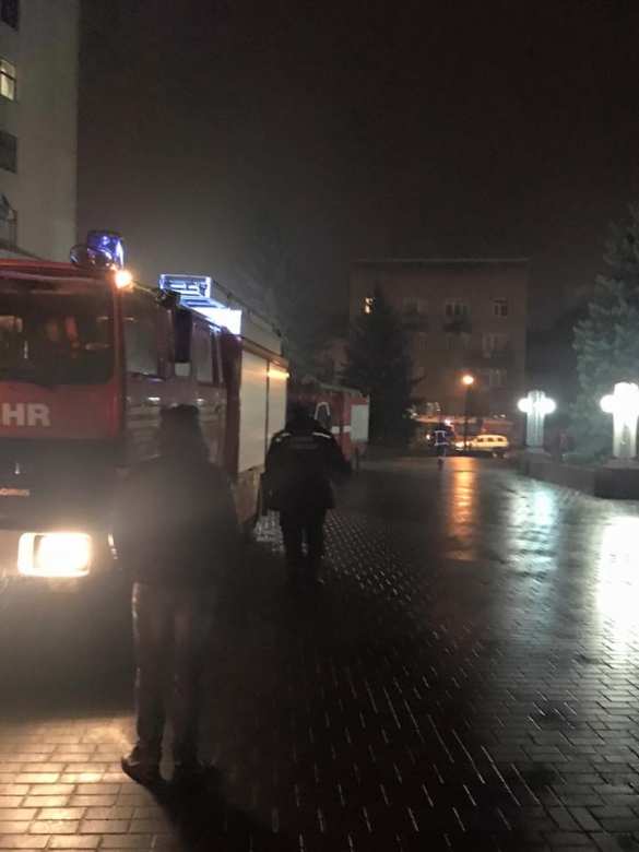 Ивано-Франковск поддержал «блокадный майдан» — ночью под администрацией палили шины (ФОТО) | Русская весна