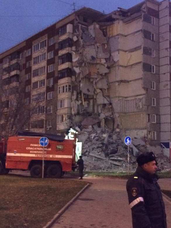 В ижевской 9-этажке обрушился подъезд, есть пострадавшие (ФОТО, ВИДЕО)  | Русская весна