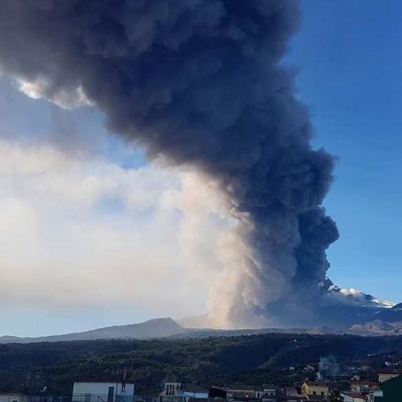 Реки горящей лавы: проснулся самый активный вулкан Европы (+ВИДЕО, ФОТО) | Русская весна