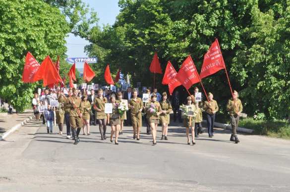 Шок для «вышиваты» — в центре расположения сил «АТО» прошло шествие «Бессмертного полка» с Красными знаменами и георгиевскими лентами (ФОТО, ВИДЕО) | Русская весна