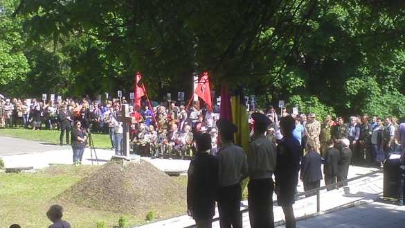 Шок для «вышиваты» — в центре расположения сил «АТО» прошло шествие «Бессмертного полка» с Красными знаменами и георгиевскими лентами (ФОТО, ВИДЕО) | Русская весна