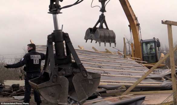 Во Франции снесли бульдозерами мечеть и школу для беженцев (+ФОТО, ВИДЕО) | Русская весна