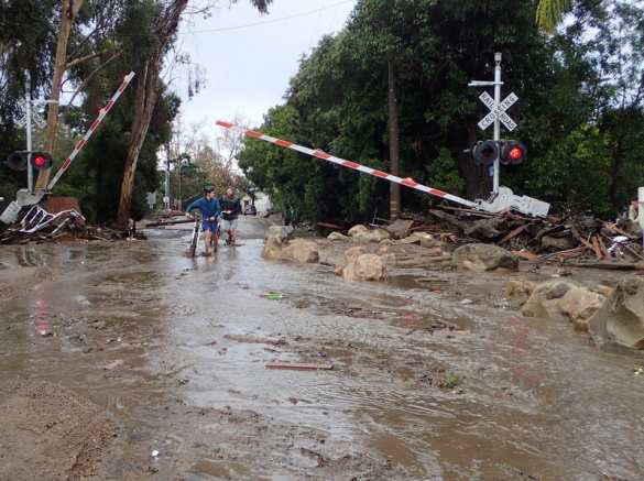 Сильнейшие ливни в Калифорнии: уже 13 погибших (ФОТО, ВИДЕО) | Русская весна
