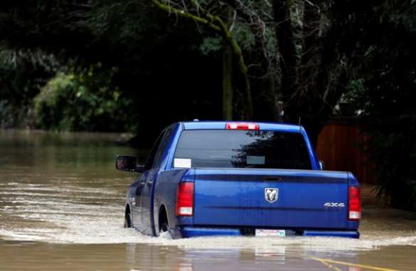 В Калифорнии город ушел под воду, идет эвакуация (ФОТО, ВИДЕО) | Русская весна