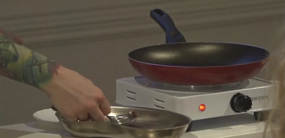 Их нравы: в Латвии «художник» отрезал плоть у людей и накормил их ею (ФОТО 18+) | Русская весна