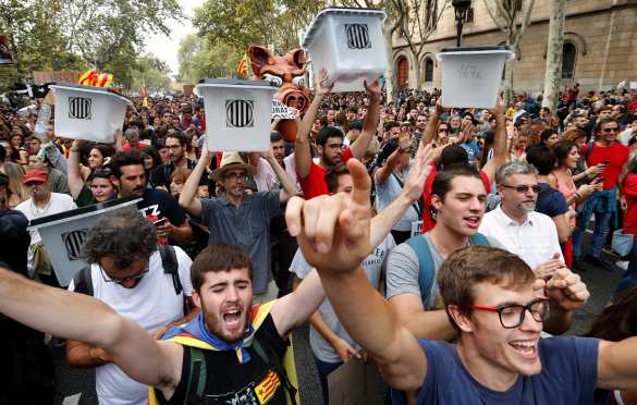 «Улицы будут нашими!» — 300 тыс. каталонцев протестуют против действий Мадрида (ФОТО, ВИДЕО) | Русская весна