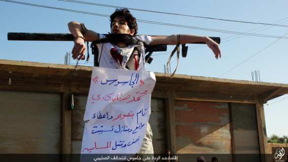 Распять и убить ножом в сердце... — ИГИЛ обнародовало кадры зверских казней в Ракке (ФОТО 18+) | Русская весна