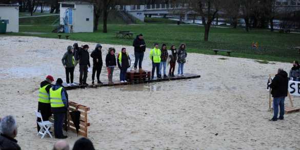 Во Франции за имитацию казни Макрона арестовали троих человек (+ФОТО) | Русская весна