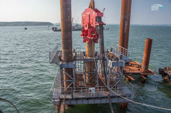 Строители начали сооружение судоходной части Крымского моста (ФОТО, ВИДЕО) | Русская весна