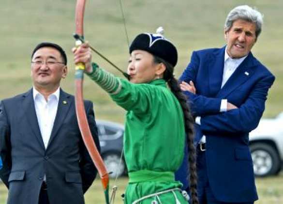 Керри в Монголии стрелял из лука и искал «оазис демократии» (ФОТО, ВИДЕО) | Русская весна