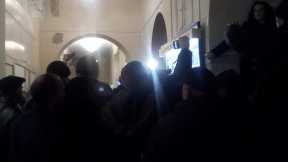 Протестующие ворвались в здание Киеврады, произошла потасовка с охраной и полицией (ФОТО, ВИДЕО) | Русская весна