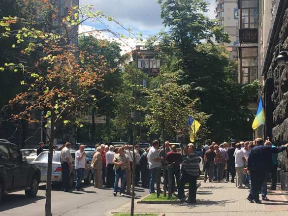 В центре Киева ветераны МВД заблокировали улицу перед Кабмином (+ВИДЕО, ФОТО) | Русская весна