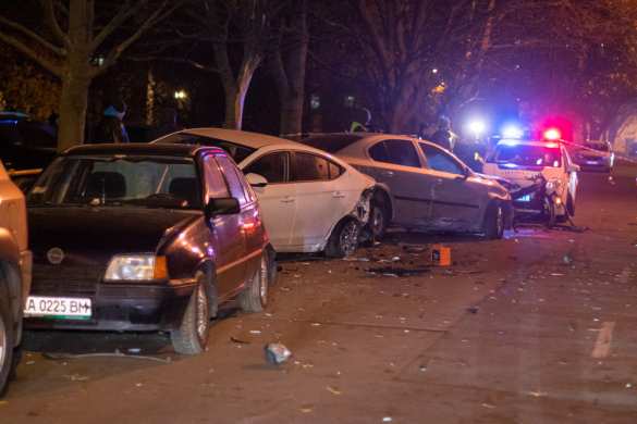 9 разбитых машин и неудавшийся побег: в Киеве пьяный цыган устроил грандиозное ДТП (ФОТО, ВИДЕО) | Русская весна