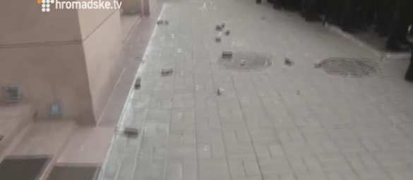 СРОЧНО: В Киеве штурмуют офис Рината Ахметова (+ФОТО, ВИДЕО) | Русская весна